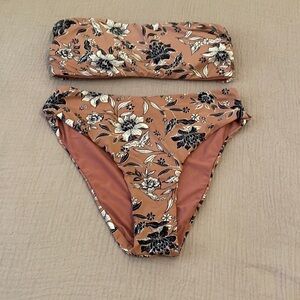 ENVYA Bikini top & bikini bottom. Size M . Very good condition